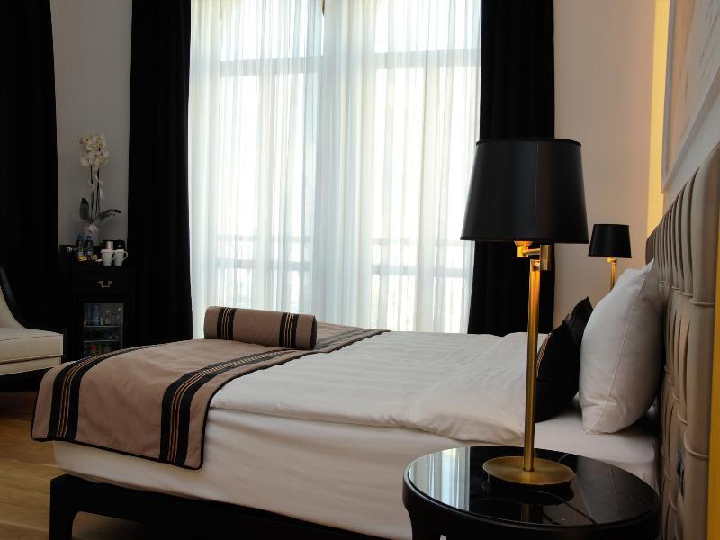 Lush Hotel Taksim - Special Category Istanboel Buitenkant foto